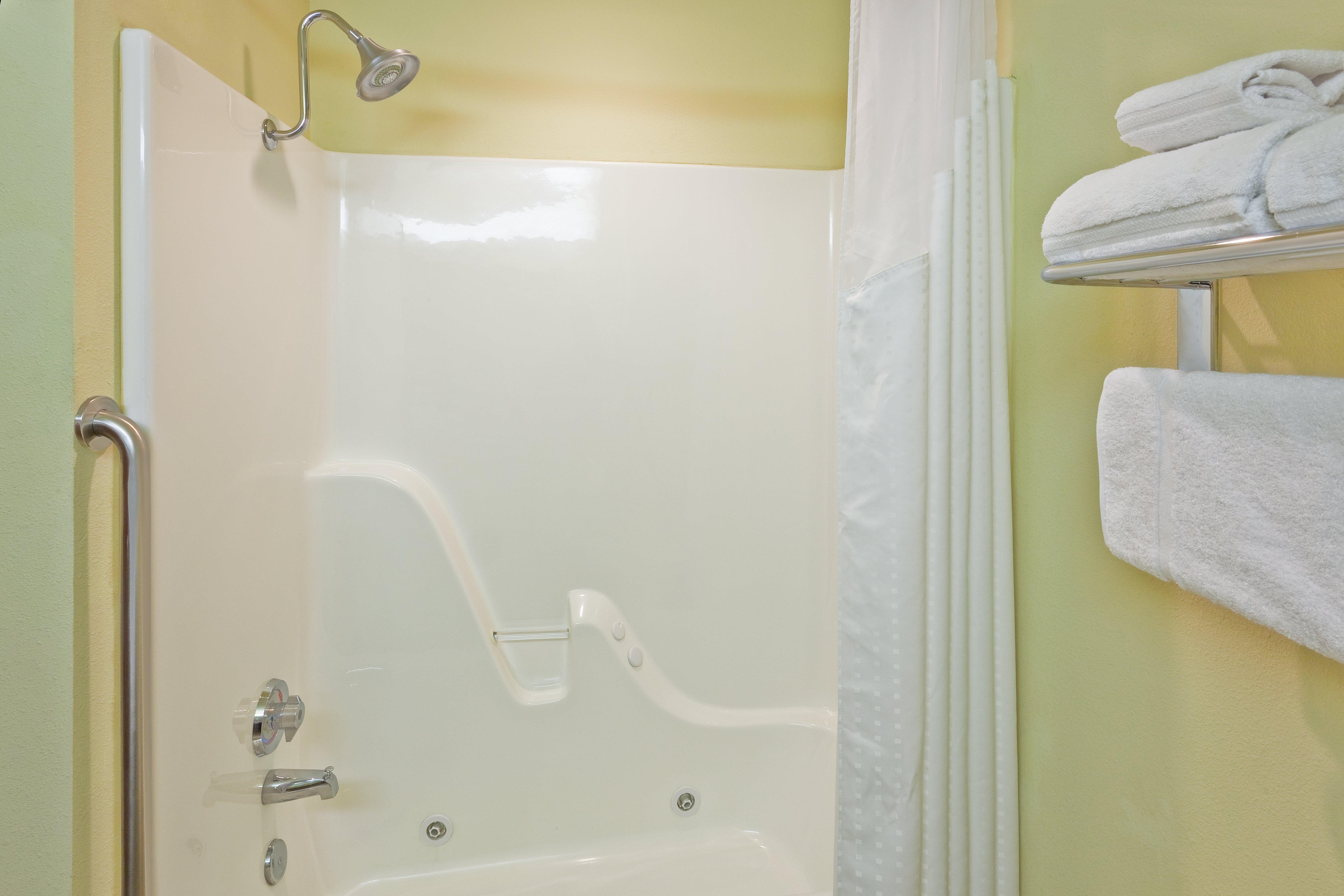 Hotel Holiday Express & By Ihg 2*